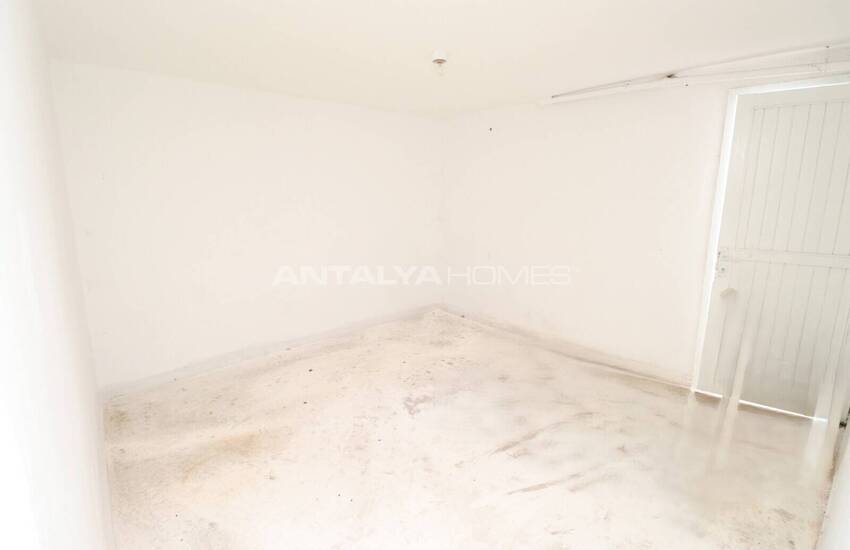 Antalya Lara Örnekköy’de Havuzlu Sitede Bahçeli Villa 16