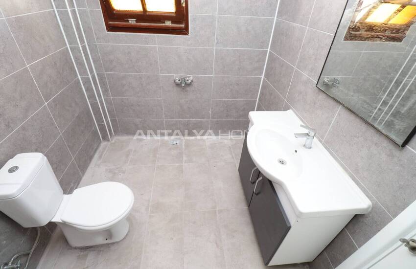 Antalya Lara Örnekköy’de Havuzlu Sitede Bahçeli Villa 20