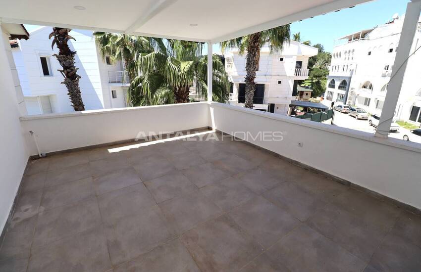 Antalya Lara Örnekköy’de Havuzlu Sitede Bahçeli Villa 18