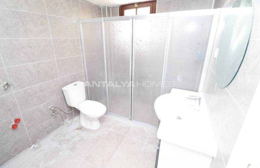 Antalya Lara Örnekköy’de Havuzlu Sitede Bahçeli Villa 19