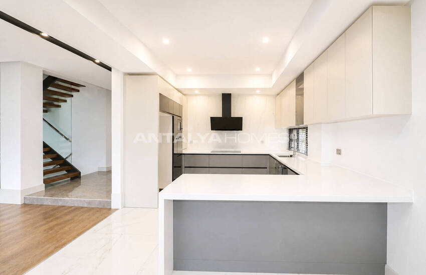 6-bedroom Villa with a Private Pool and Garden in Konyaalti 10
