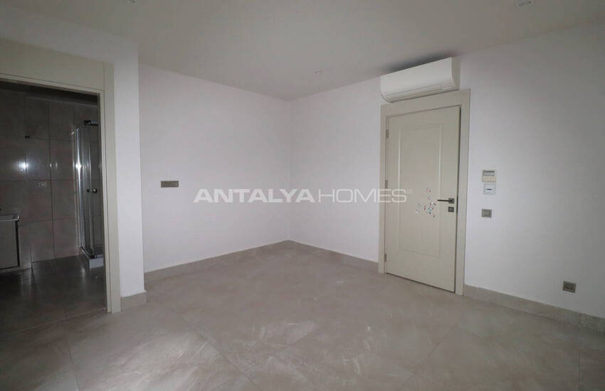 6-bedroom Villa with a Private Pool and Garden in Konyaalti 19