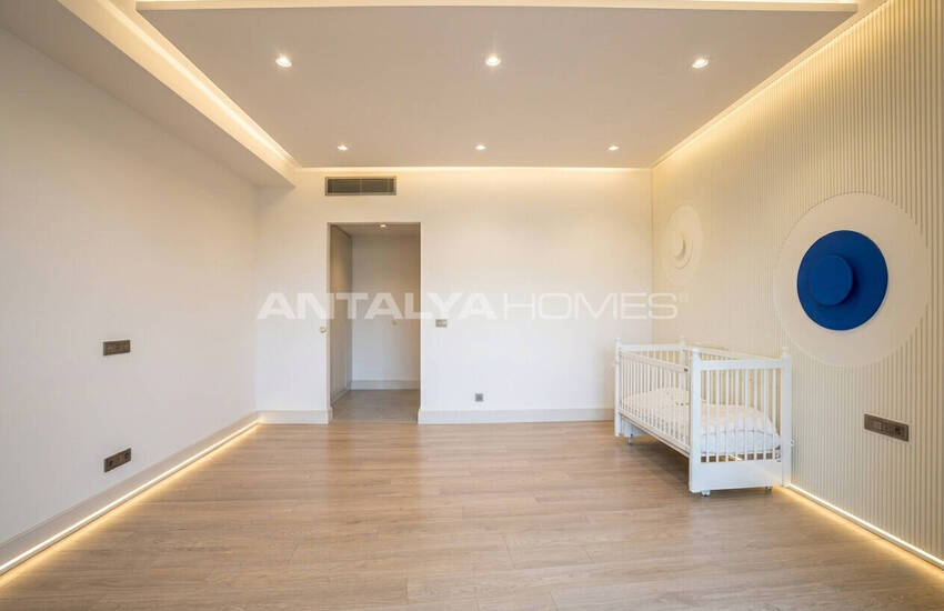 6-bedroom Villa with a Private Pool and Garden in Konyaalti 15
