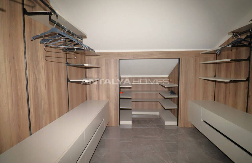 6-bedroom Villa with a Private Pool and Garden in Konyaalti 25