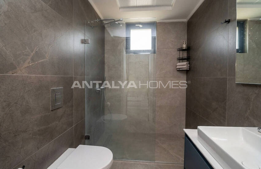 6-bedroom Villa with a Private Pool and Garden in Konyaalti 26