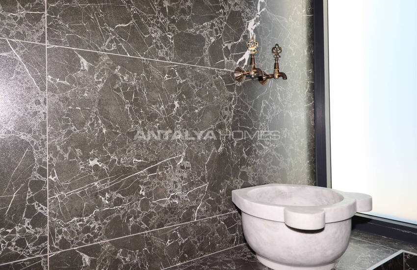 6-bedroom Villa with a Private Pool and Garden in Konyaalti 28