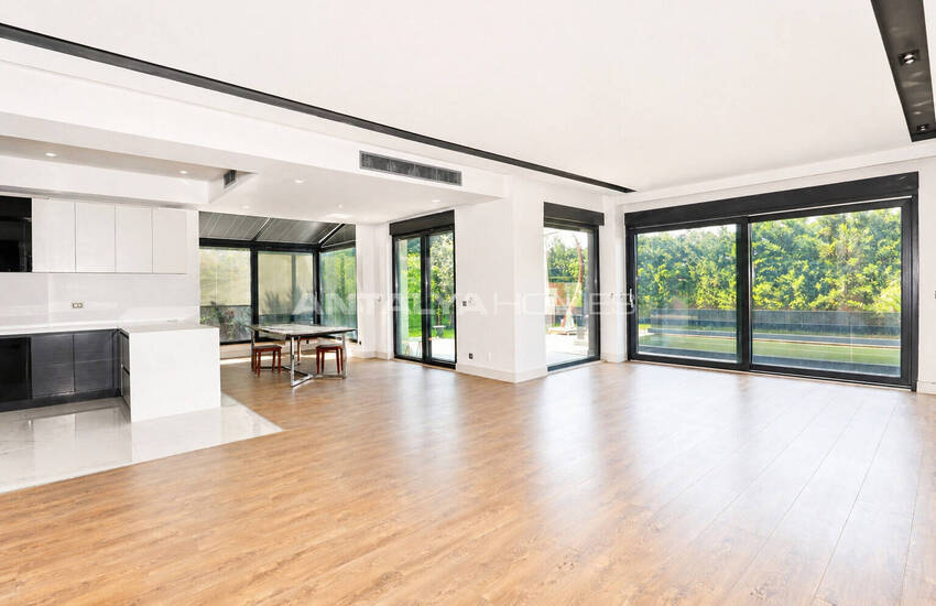 6-bedroom Villa with a Private Pool and Garden in Konyaalti 8