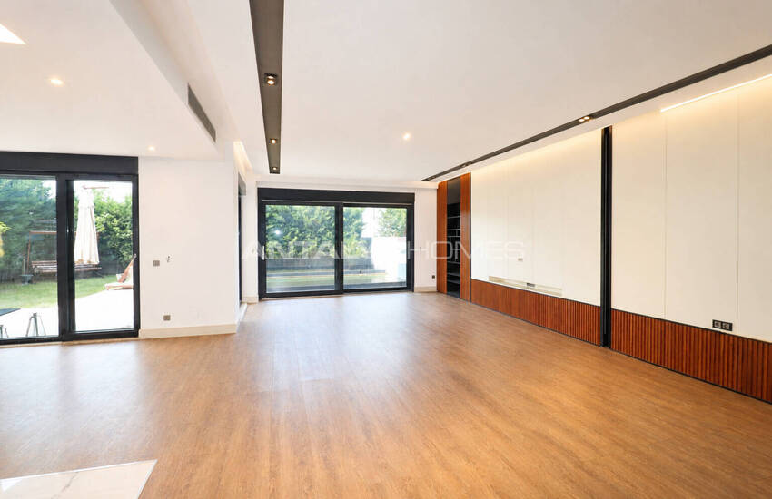 6-bedroom Villa with a Private Pool and Garden in Konyaalti 6