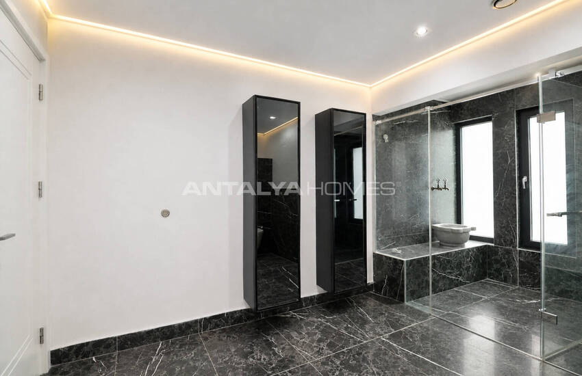 6-bedroom Villa with a Private Pool and Garden in Konyaalti 31