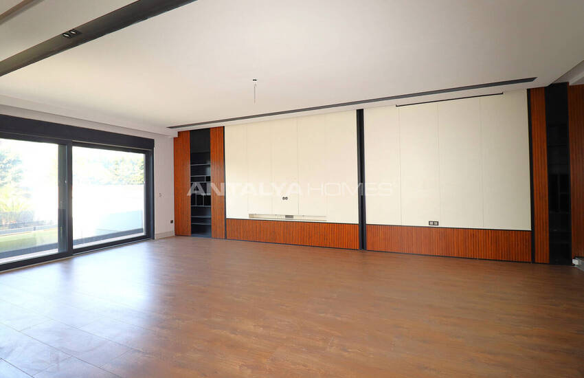 6-bedroom Villa with a Private Pool and Garden in Konyaalti 4