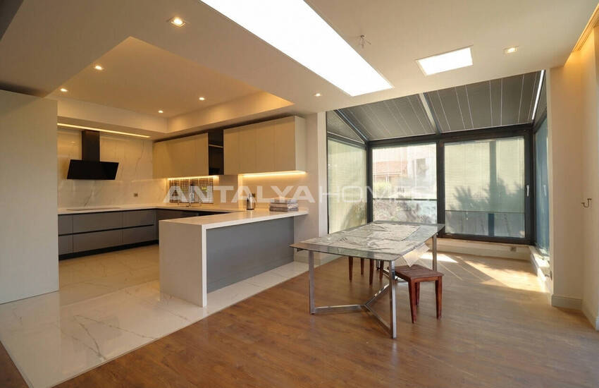 6-bedroom Villa with a Private Pool and Garden in Konyaalti 7