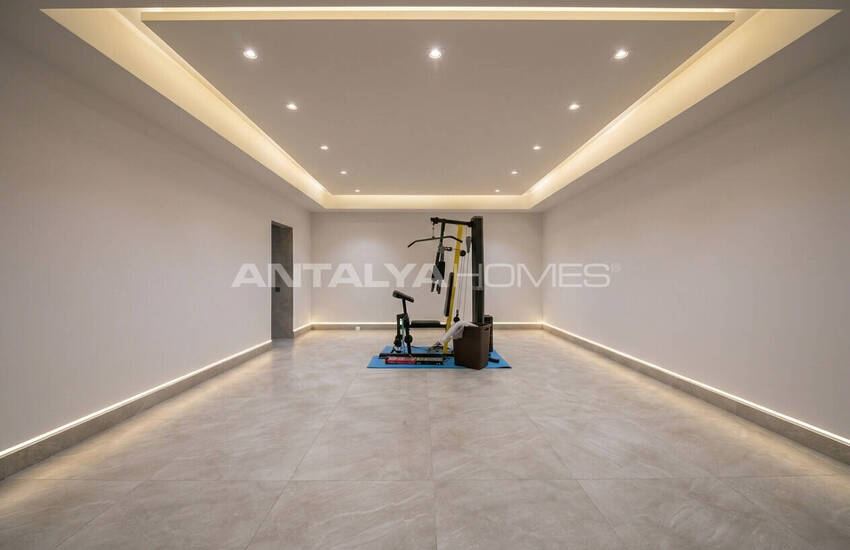 6-bedroom Villa with a Private Pool and Garden in Konyaalti 16