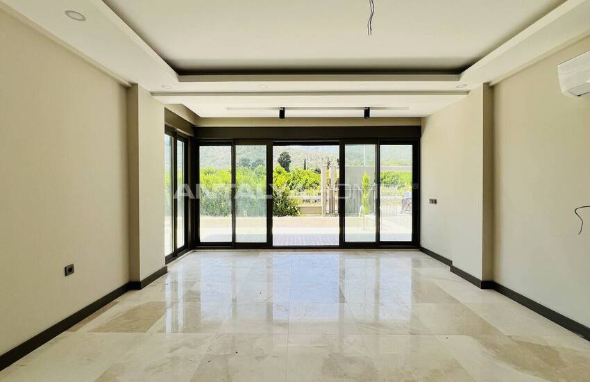 Detached Villa with Private Garden and Pool in Kemer Antalya 7