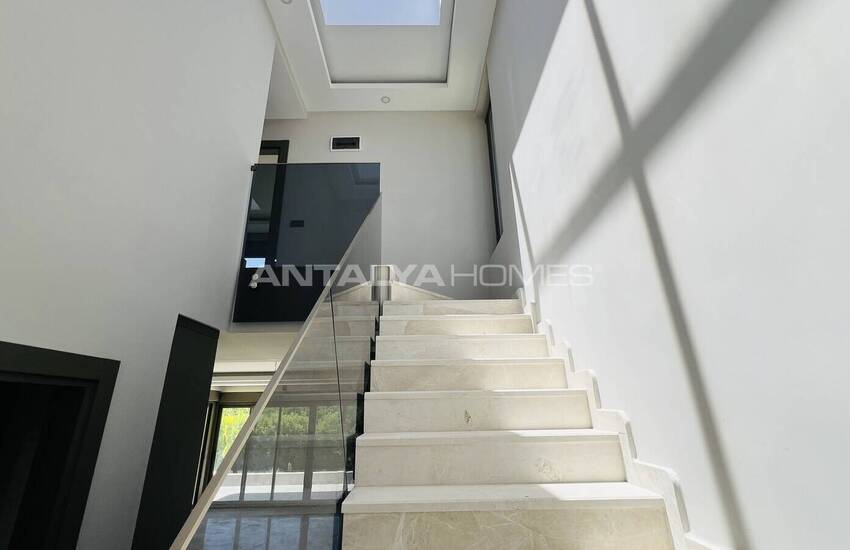 Detached Villa with Private Garden and Pool in Kemer Antalya 16