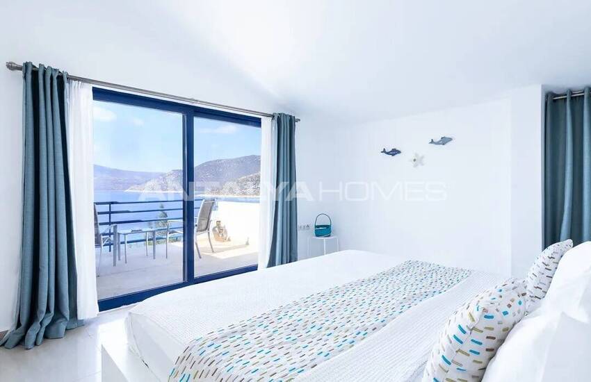 Beachfront 2-bedroom Villa with Private Pool in Kaş Kalkan 18