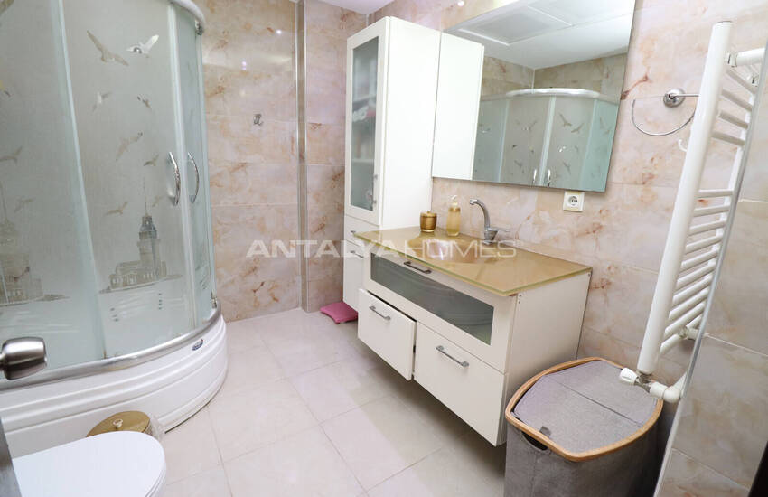 Apartment with Parking Near the Beach in Muratpaşa Antalya 15