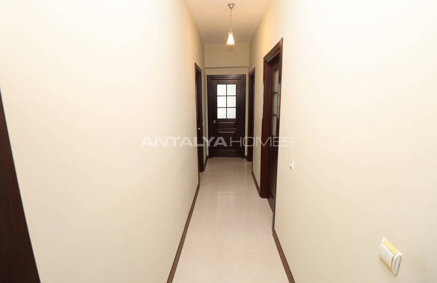 Apartment with Parking Near the Beach in Muratpaşa Antalya 17