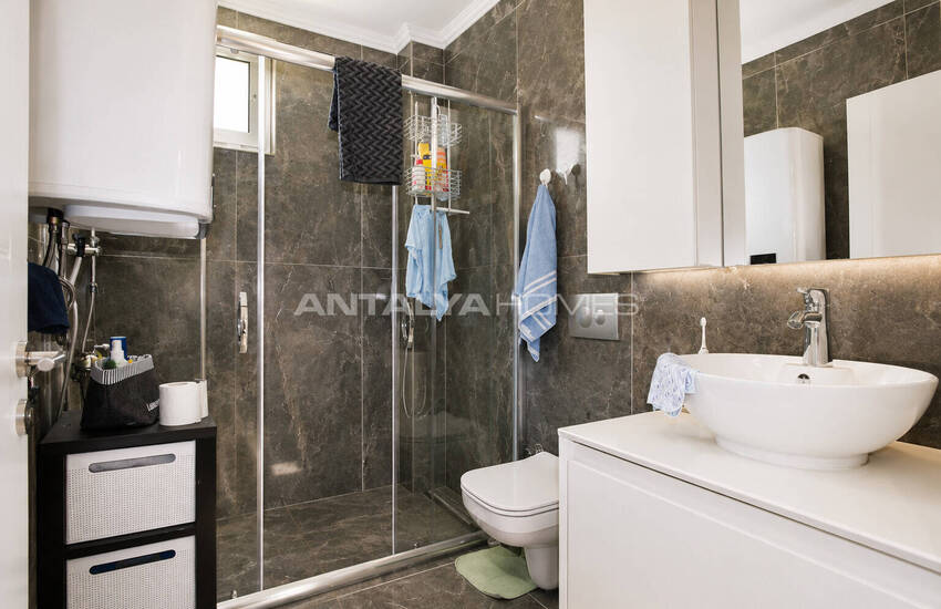 Ground-floor Apartment with Communal Pool in Antalya Serik 16