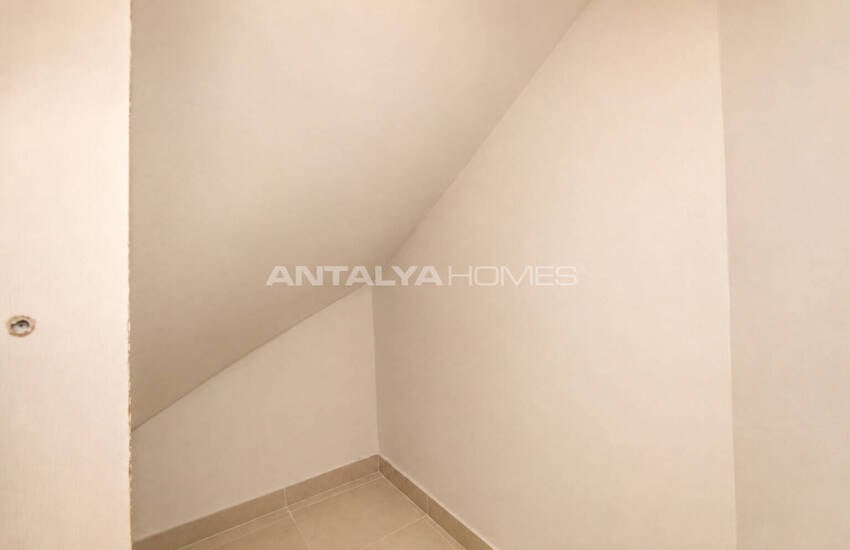 Charming Semi-detached Villa with Garden in Antalya Kadriye 33