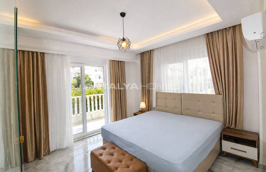 Antalya Kadriye'de Ortak Havuzlu Bahçe Katı Daire 25