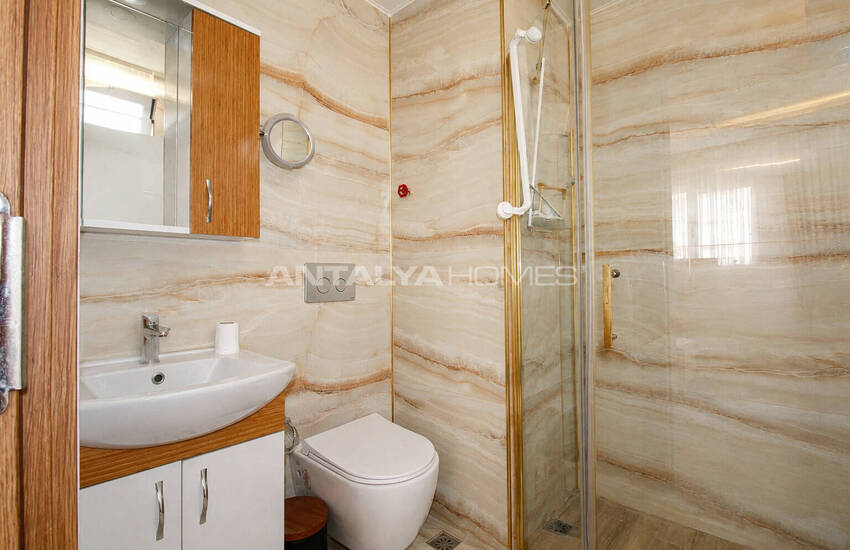 Antalya Kadriye'de Ortak Havuzlu Bahçe Katı Daire 32