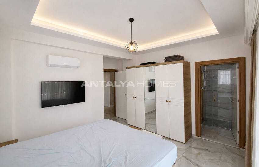 Antalya Kadriye'de Ortak Havuzlu Bahçe Katı Daire 27