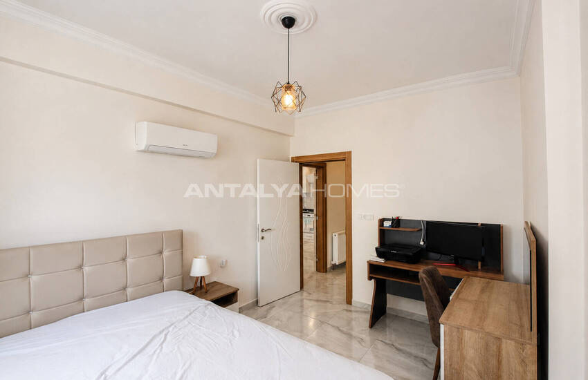 Antalya Kadriye'de Ortak Havuzlu Bahçe Katı Daire 30