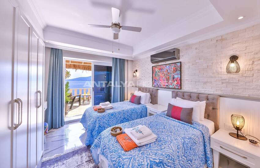 Antalya Kalkan'da Deniz Manzaralı 5 Yatak Odalı Müstakil Villa 8