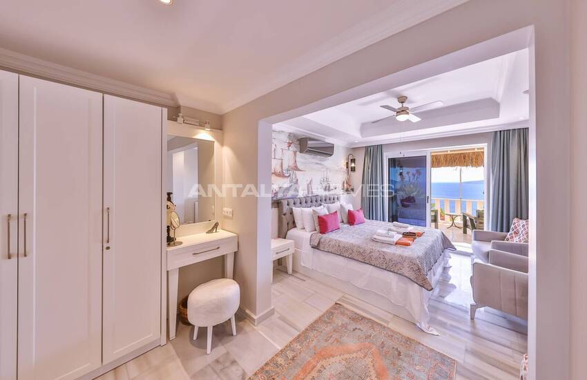 Antalya Kalkan'da Deniz Manzaralı 5 Yatak Odalı Müstakil Villa 9