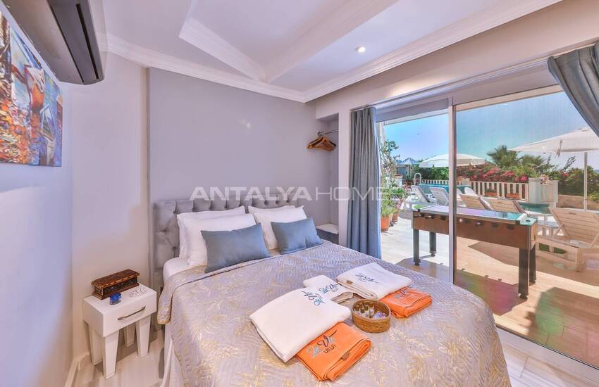 Antalya Kalkan'da Deniz Manzaralı 5 Yatak Odalı Müstakil Villa 10