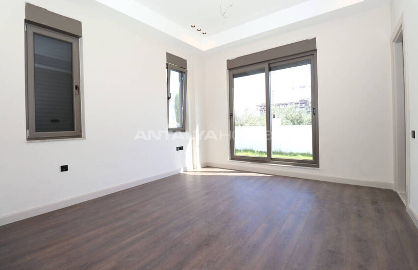 Detached Villa with a Private Pool in Antalya Dosemealti 36