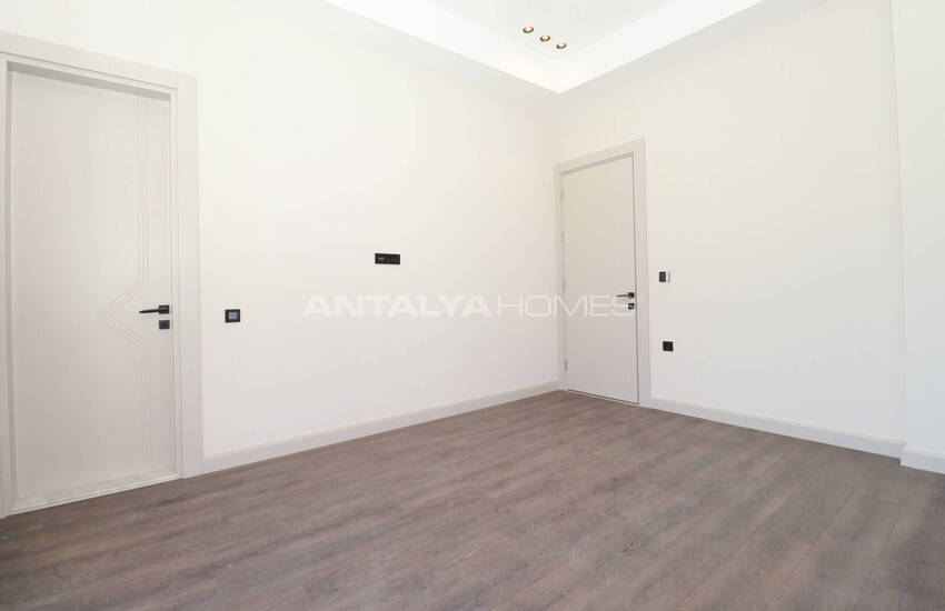 Detached Villa with a Private Pool in Antalya Dosemealti 35