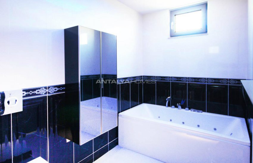 Semi-detached Villa Close to the Beach in Antalya 14