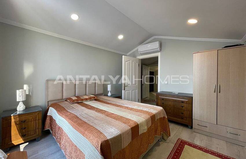 Muğla Fethiye’de Huzurlu Konumda Havuzlu Eşyalı Lüks Villa 48