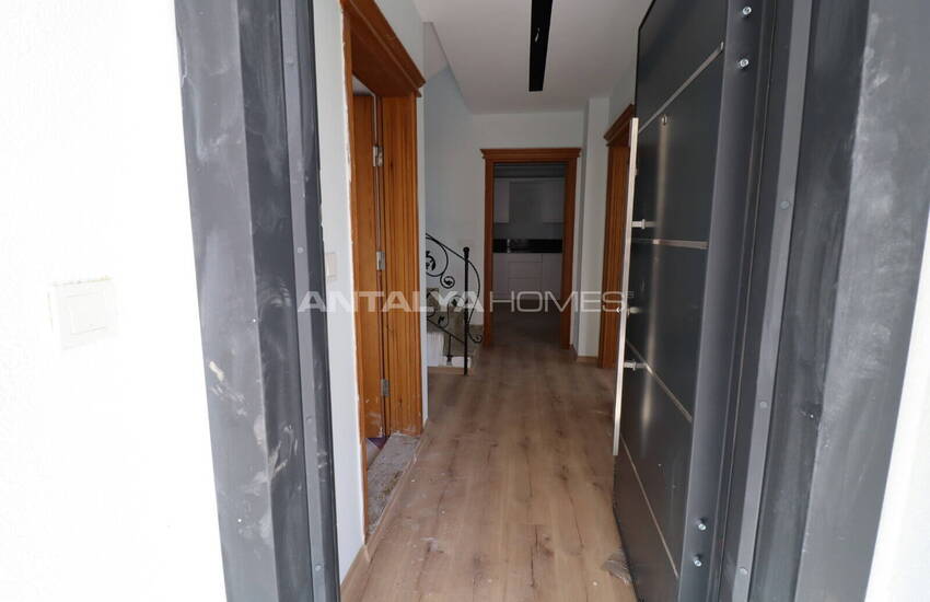 Muğla Fethiye'de Merkezi Konumda 5+1 Bahçeli Şık Villa 8