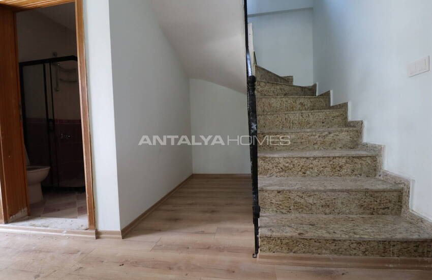 Muğla Fethiye'de Merkezi Konumda 5+1 Bahçeli Şık Villa 13