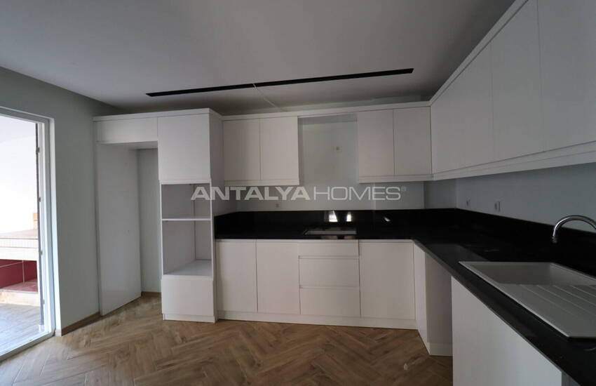 Muğla Fethiye'de Merkezi Konumda 5+1 Bahçeli Şık Villa 14