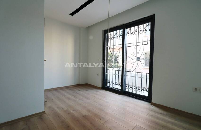 Muğla Fethiye'de Merkezi Konumda 5+1 Bahçeli Şık Villa 12