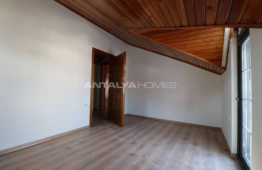 Muğla Fethiye'de Merkezi Konumda 5+1 Bahçeli Şık Villa 26
