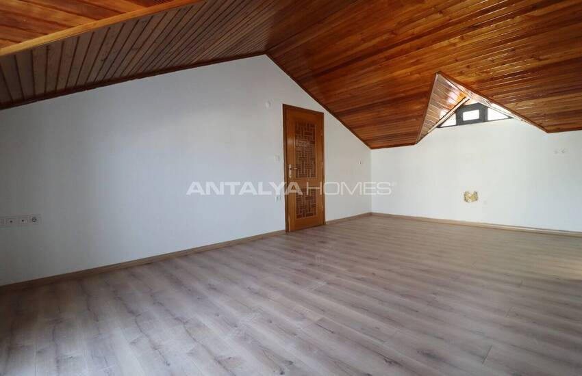 Muğla Fethiye'de Merkezi Konumda 5+1 Bahçeli Şık Villa 27