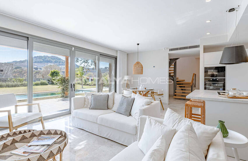 Stenbelagda Hus Med Pooler I Bodrum Gumusluk 11