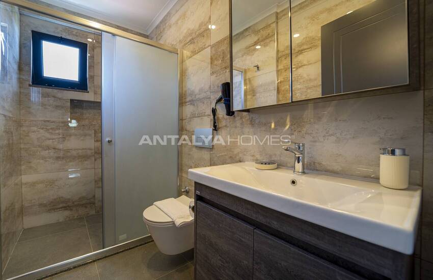 فيلا منفصلة مع مسبح داخلي وخارجي في فاراليا، فتحية 31