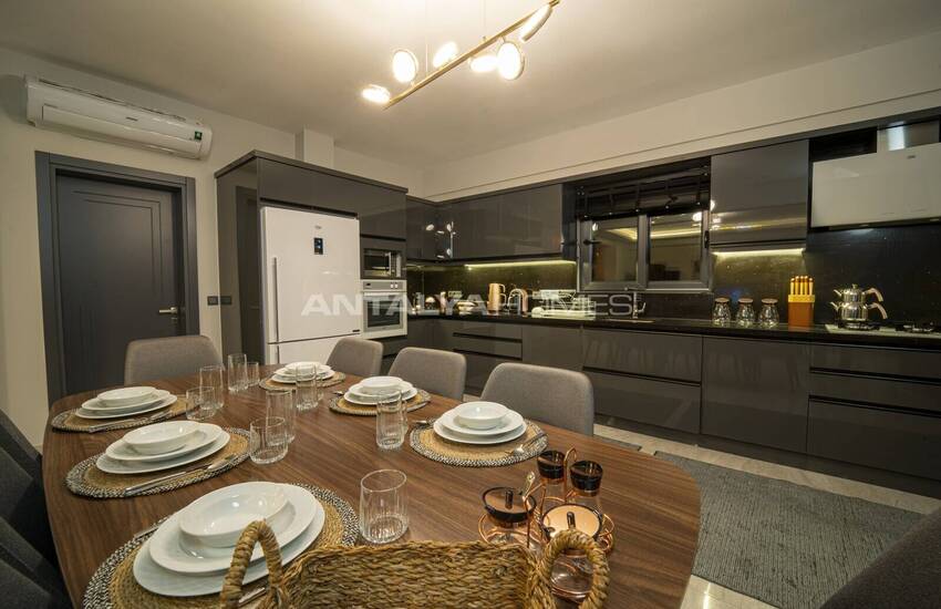 فيلا منفصلة مع مسبح داخلي وخارجي في فاراليا، فتحية 21