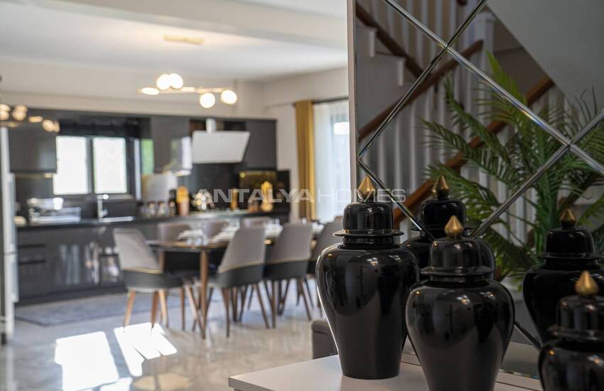 فيلا منفصلة مع مسبح داخلي وخارجي في فاراليا، فتحية 17