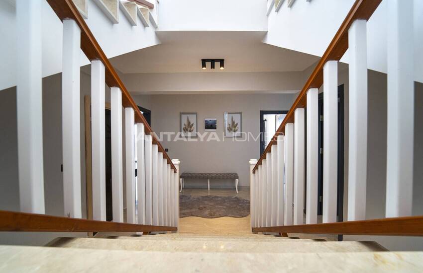 فيلا منفصلة مع مسبح داخلي وخارجي في فاراليا، فتحية 30
