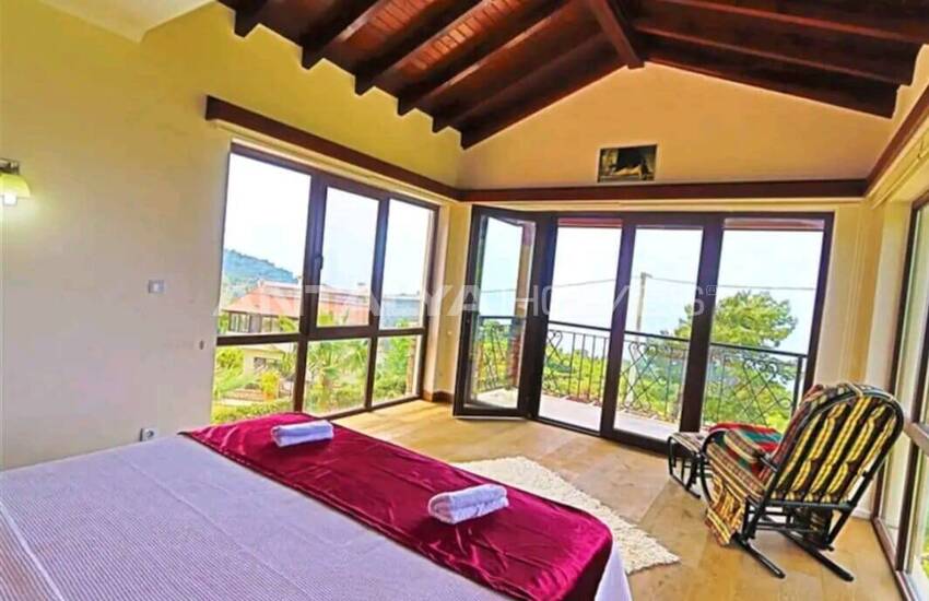 Fethiye Faralya'da Özel Havuzlu ve Geniş Bahçe Kullanımlı Villa 8