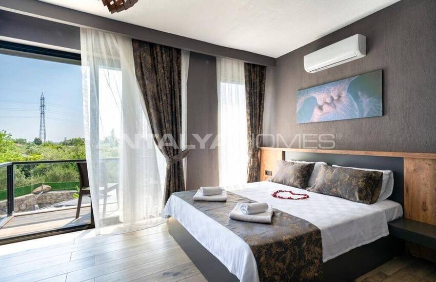 Fethiye Çiftlik'te Açık ve Kapalı Yüzme Havuzlu 3+1 Villa 14