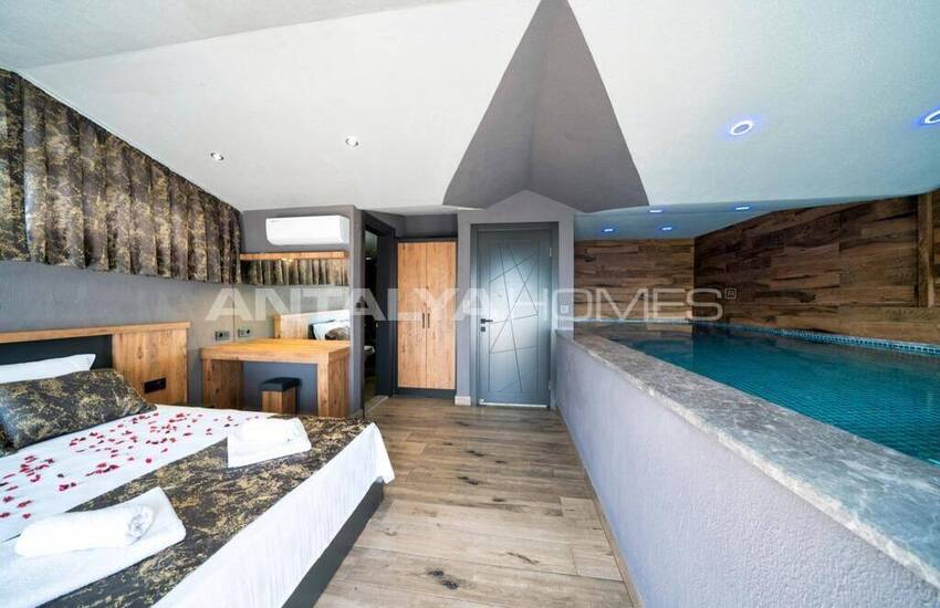 Fethiye Çiftlik'te Açık ve Kapalı Yüzme Havuzlu 3+1 Villa 15