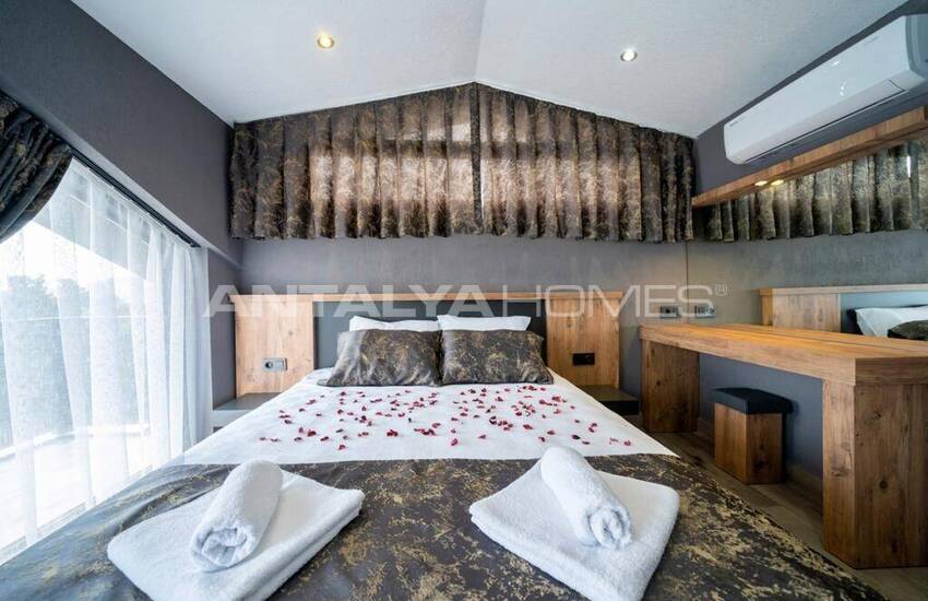 Fethiye Çiftlik'te Açık ve Kapalı Yüzme Havuzlu 3+1 Villa 11