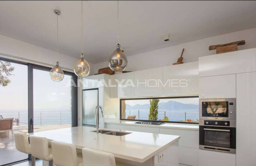 Muğla Fethiye'de Taş Kaplamalı ve Deniz Manzaralı Villa 15